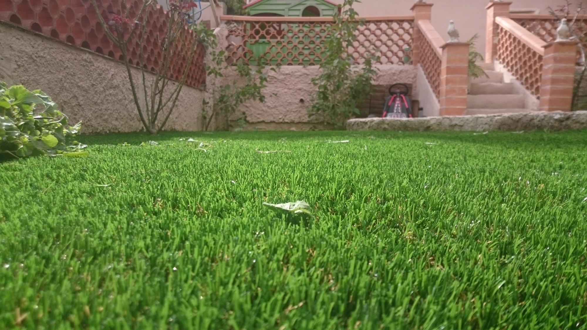 Pose de gazon synthétique à Nice