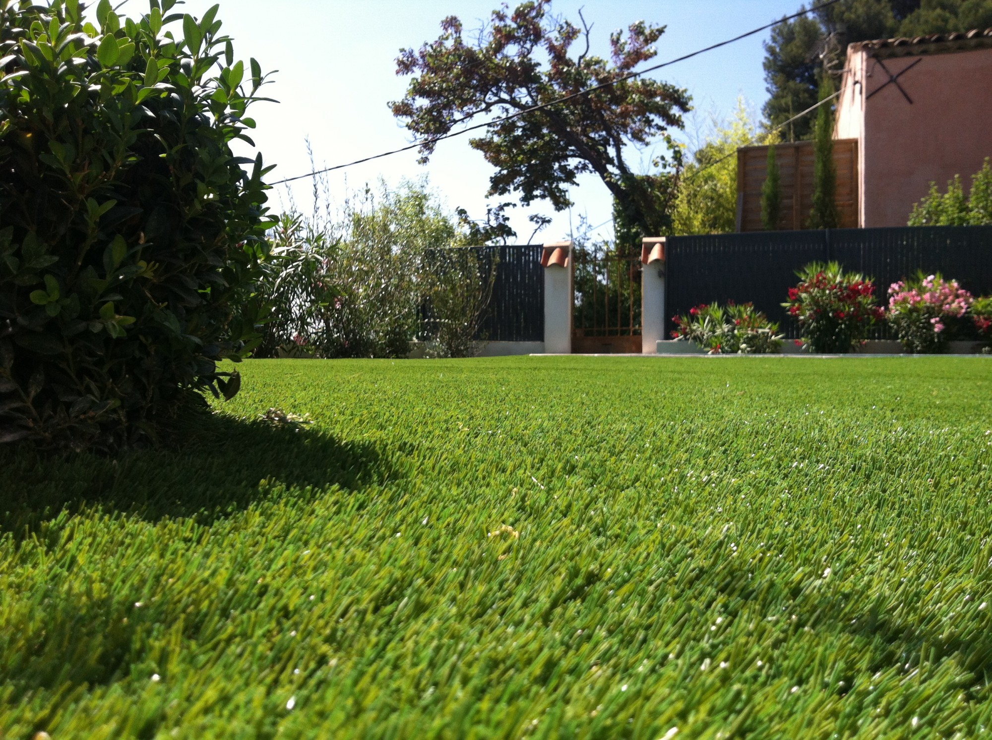 Acheter du gazon synthétique pas cher Toulon dans le Var (83)