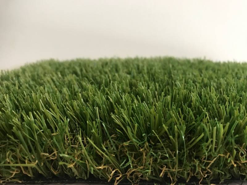 Pose de gazon synthétique toit terrasse Saint-Tropez (83)