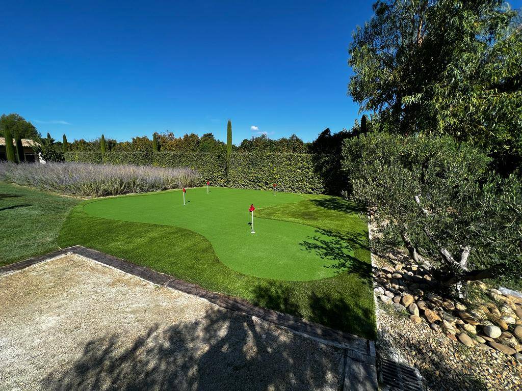 Un putting-green pour golf