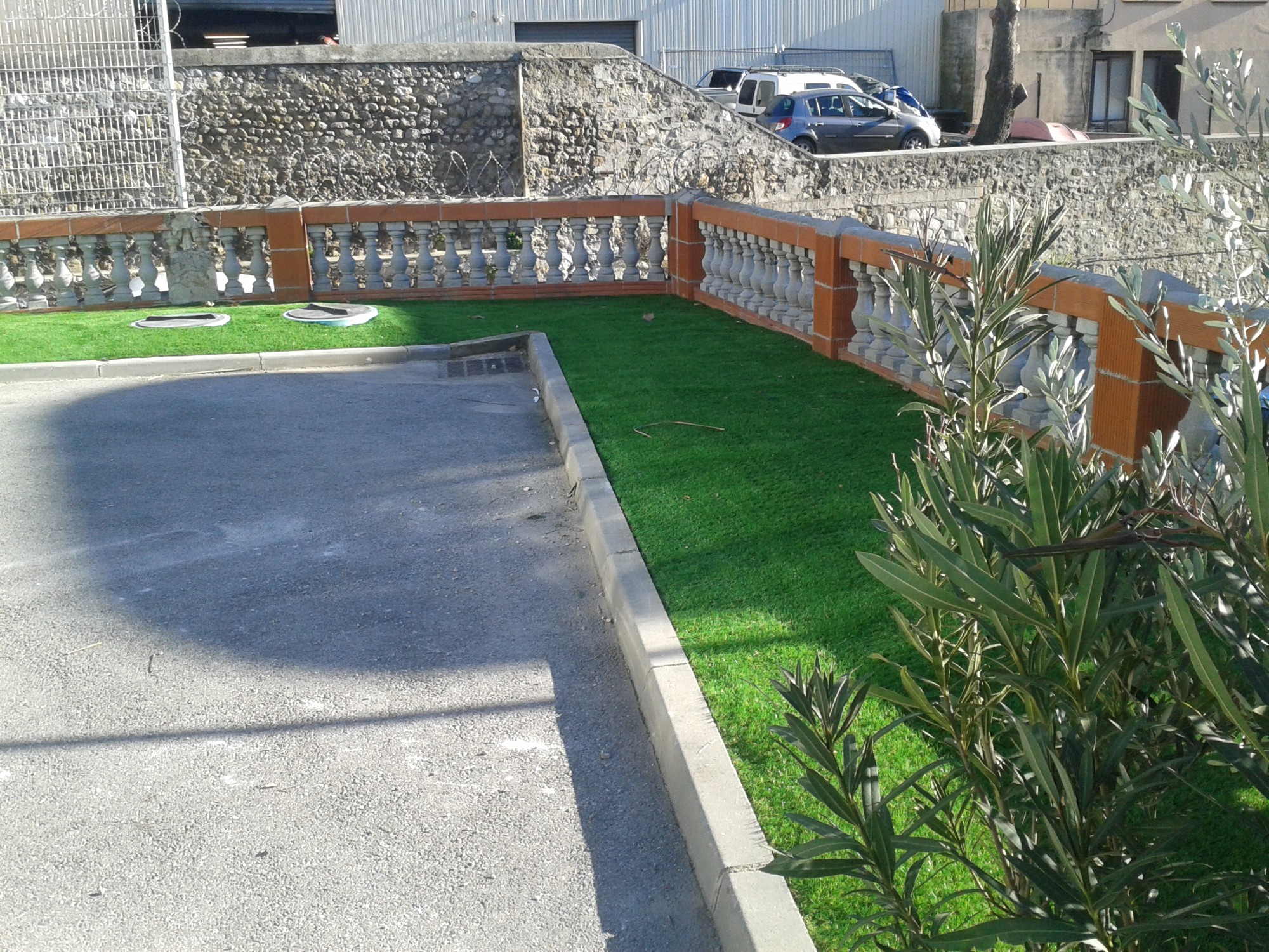 Pose de d'un gazon artificiel à Marseille