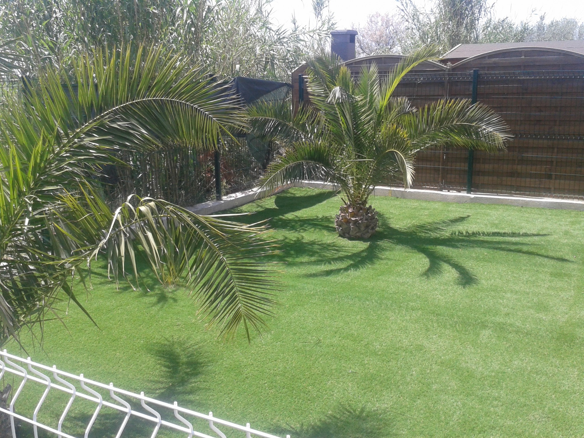 Installation de gazon synthétique dans le Var