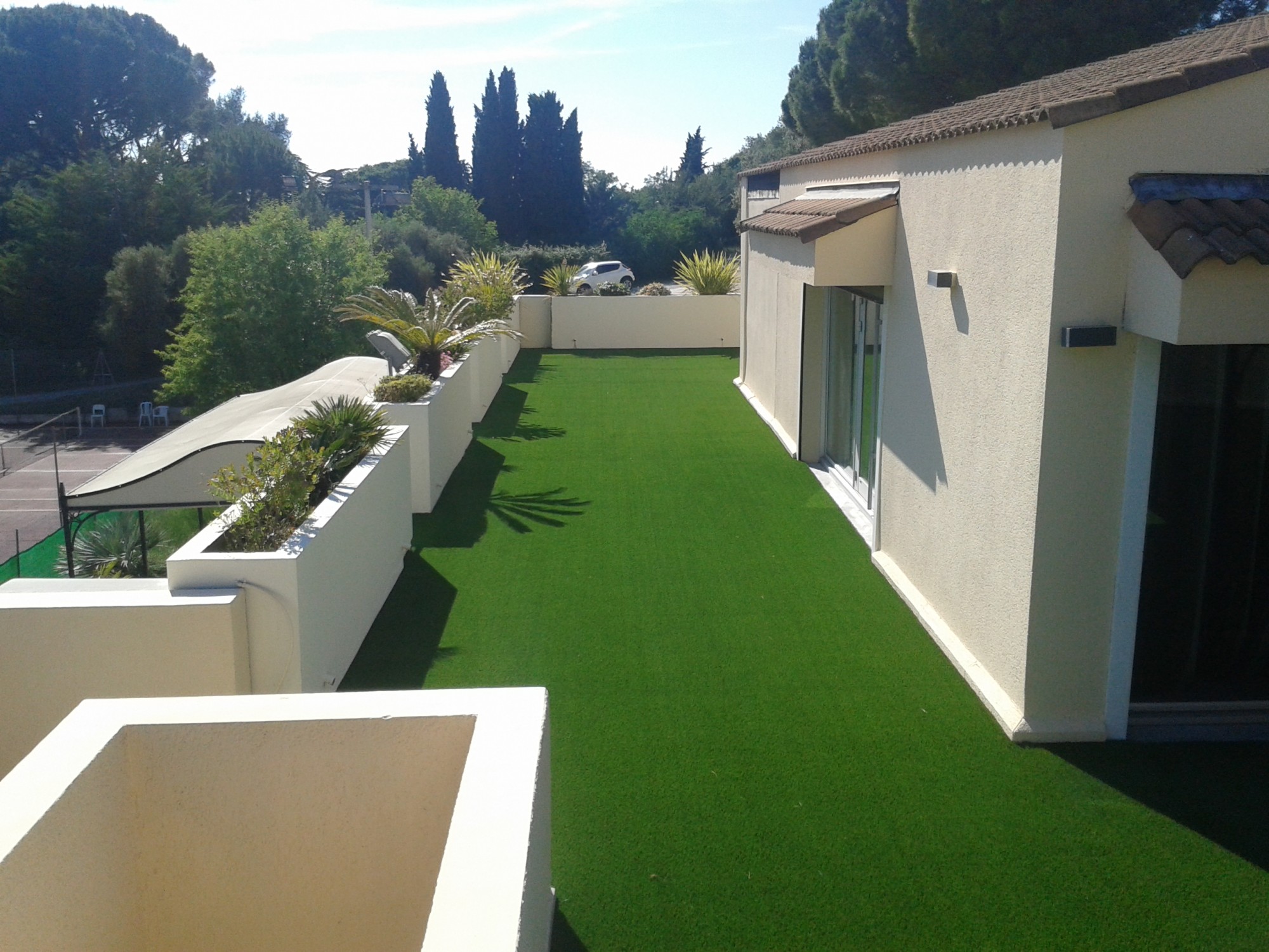 Pose de gazon synthétique près d'Aubagne