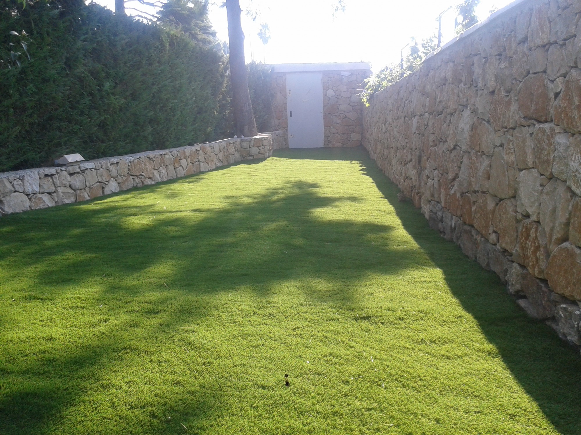 pose de gazon synthétique de luxe à Cannes