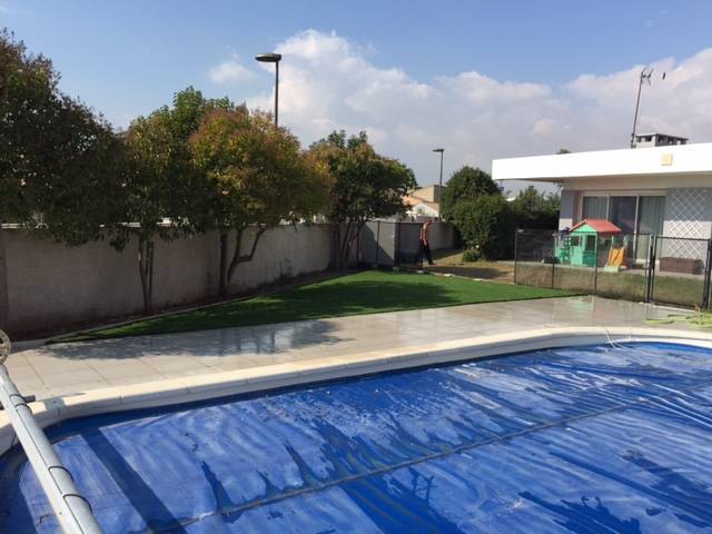 poseur de gazon synthétique à Fos sur Mer dans les Bouches du Rhône