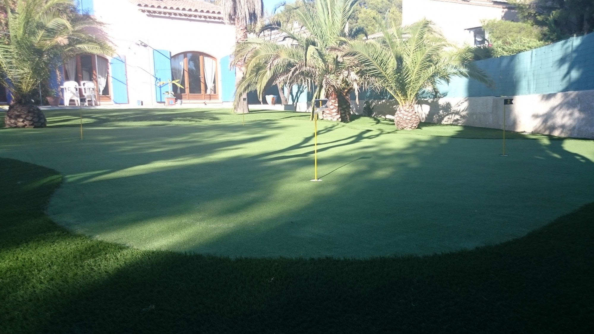 Pose d'un green synthétique homologué à Nice chez un particulier