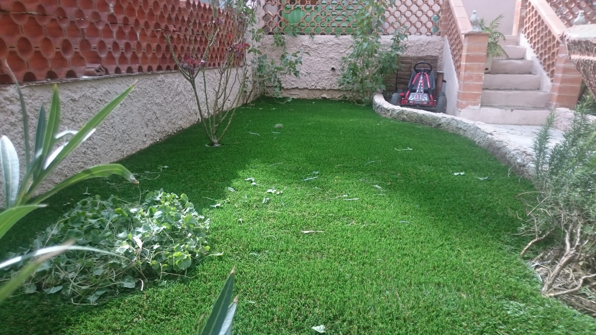 Pose de gazon artificiel à Nice