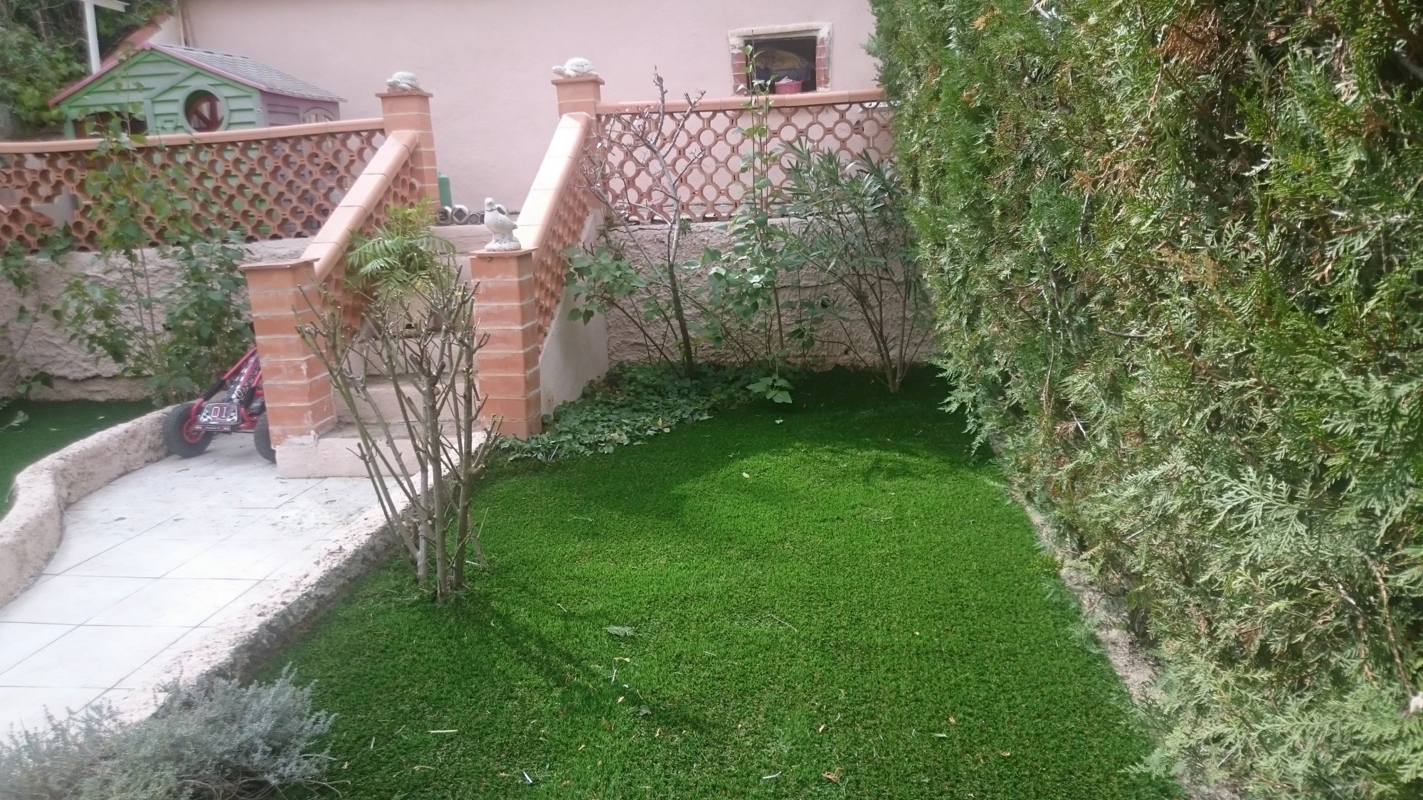 Le gazon synthétique : la solution idéale pour les petits jardins