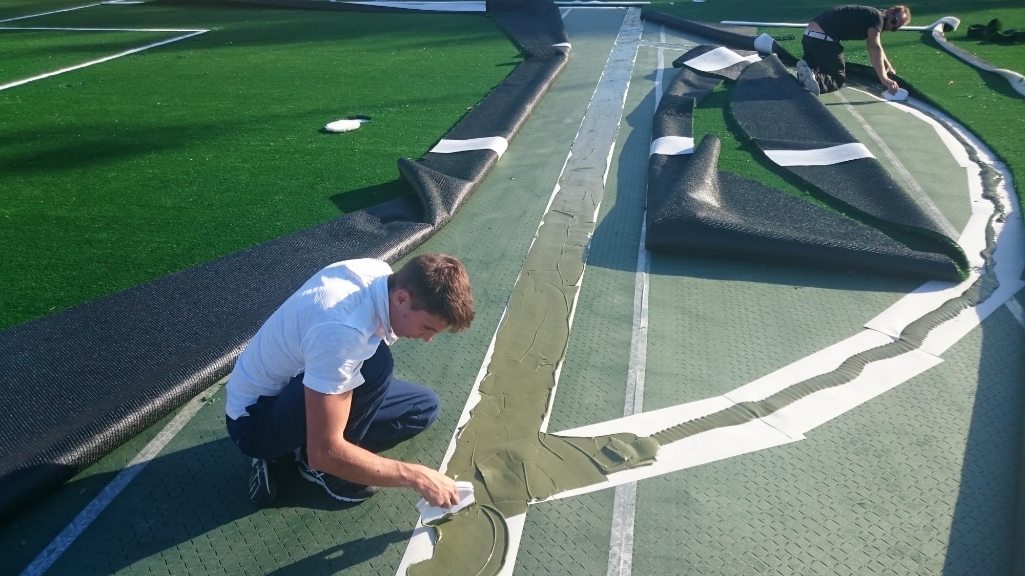 pose de gazon synthétique sans remplissage à Marseille