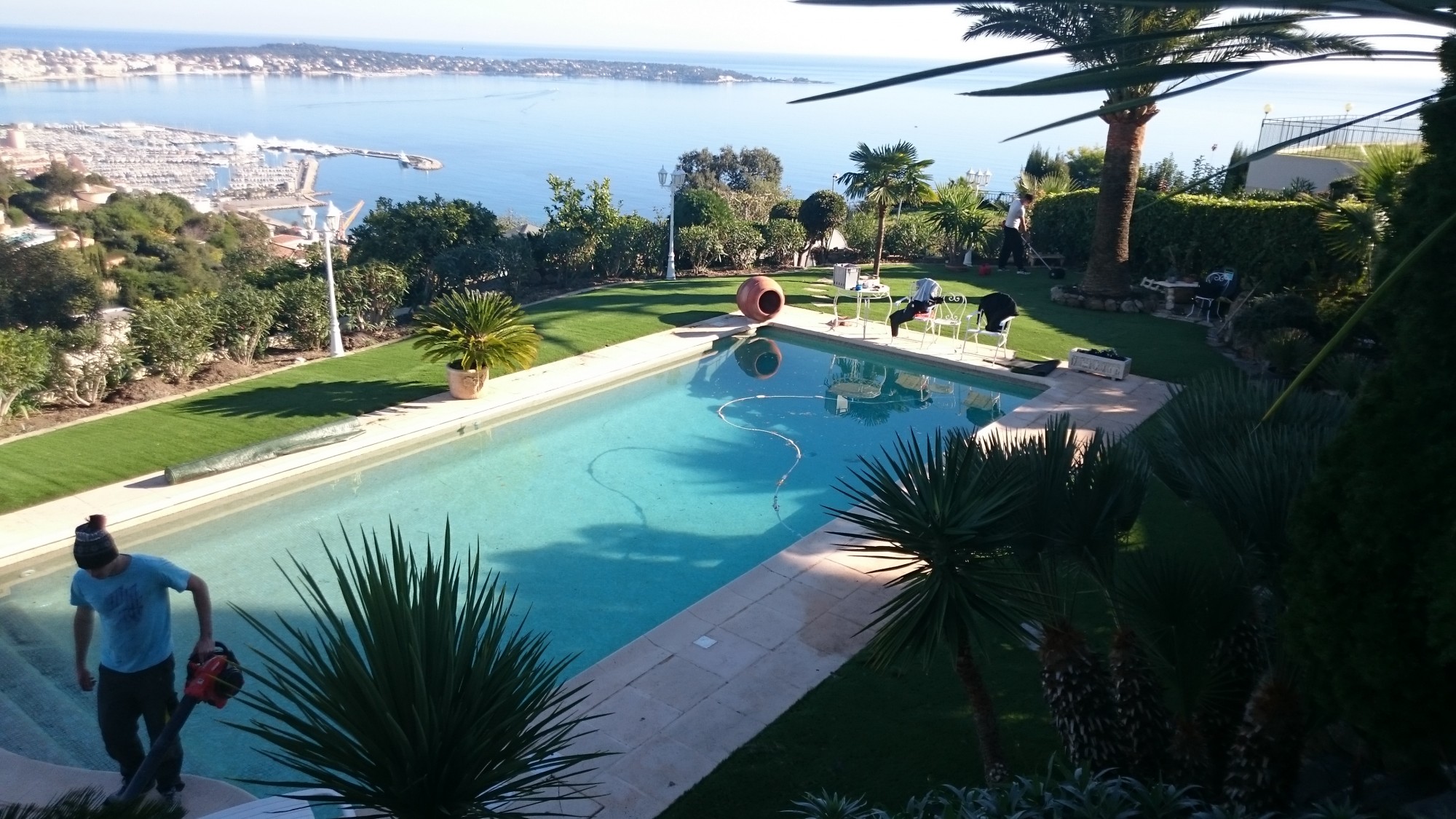 pose de gazon artificiel à Cannes