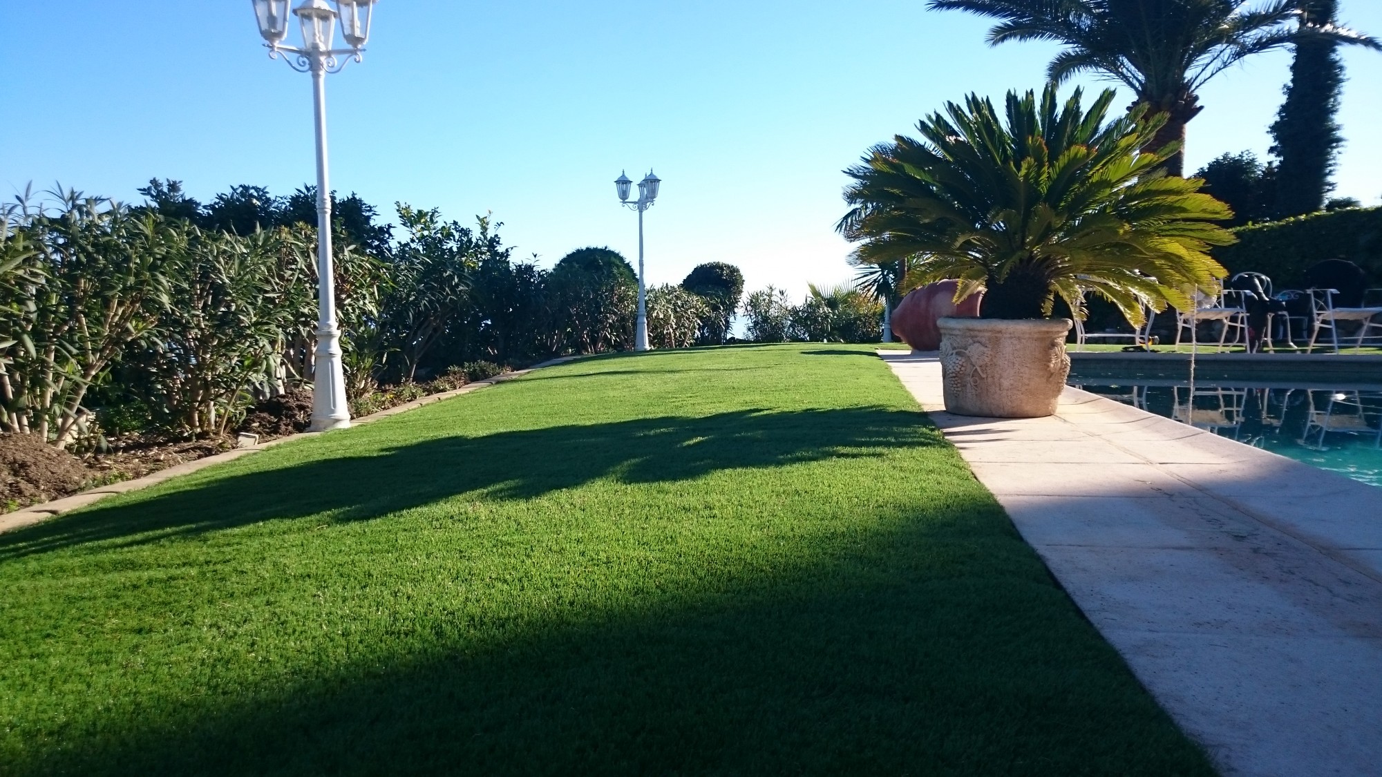 Univers gazons : n°1 dans la pose de gazon synthétique à Cannes