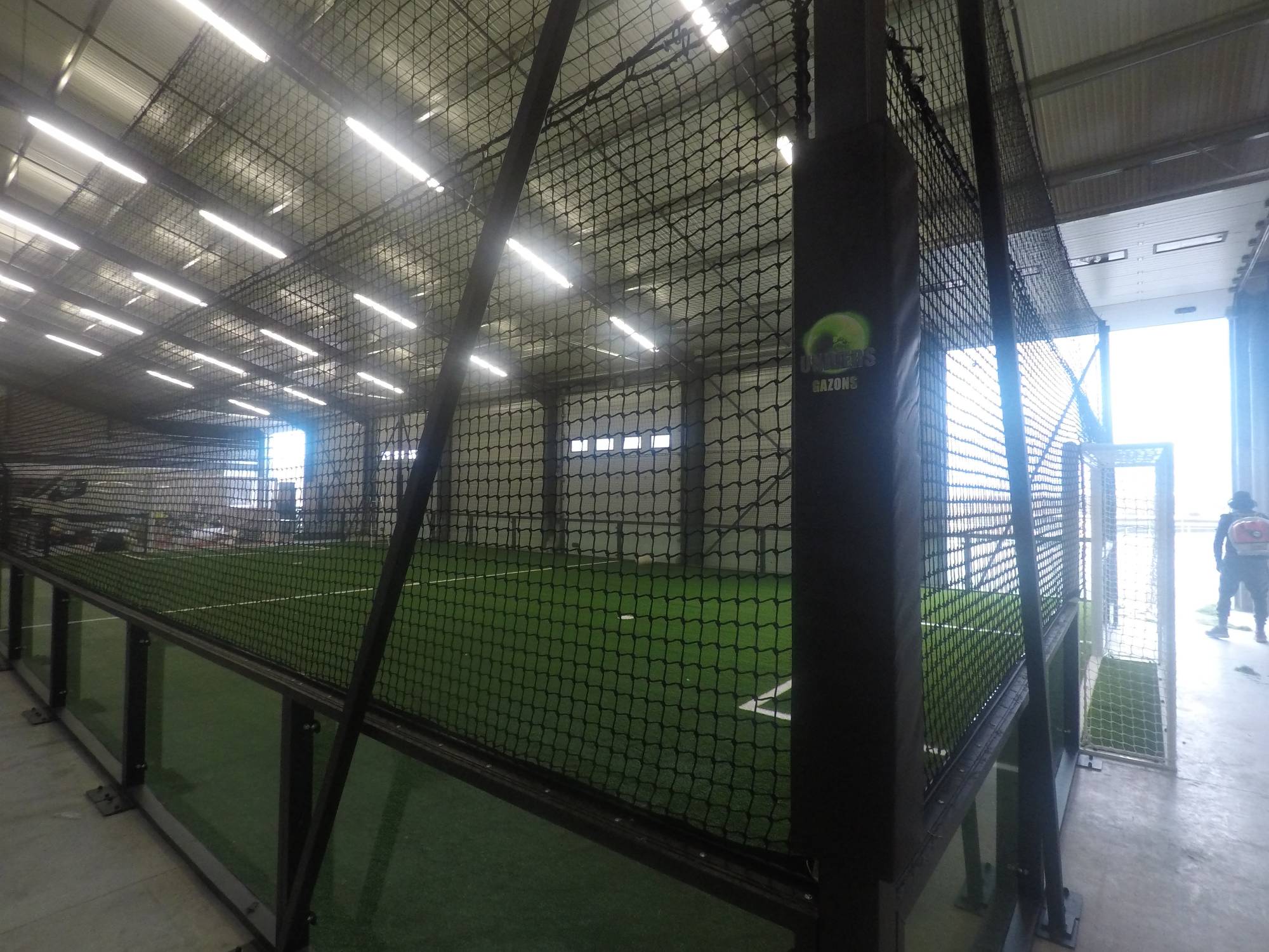 fournitures et pose de terrain de football indoor