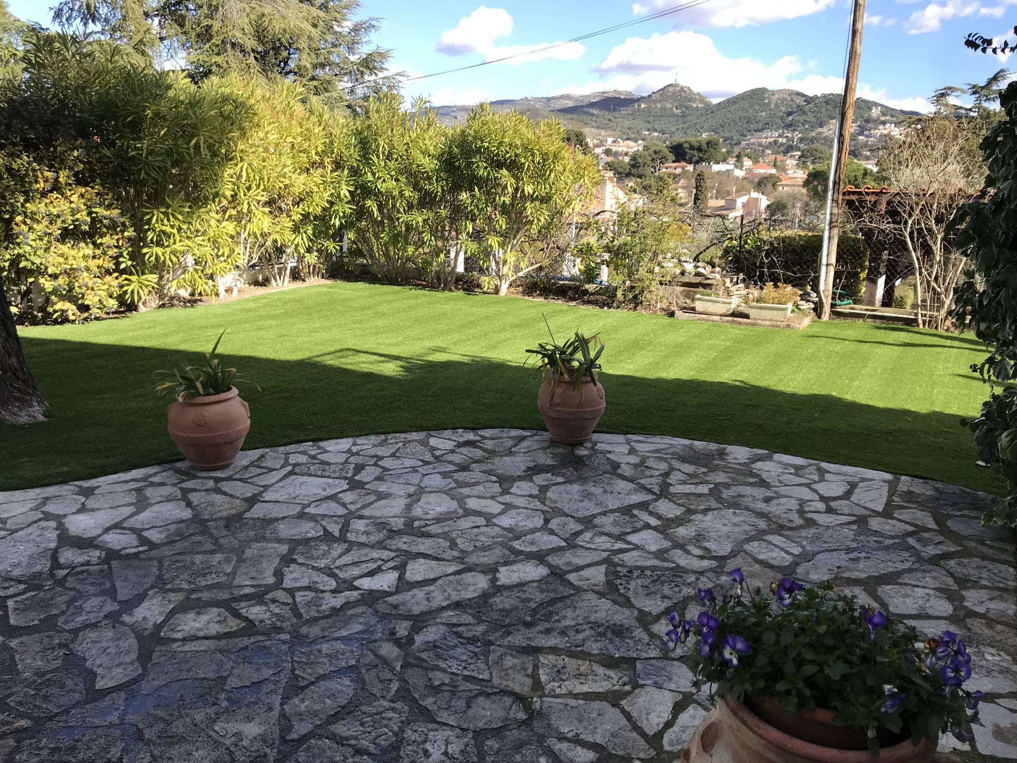 vente et pose de gazon artificiel à Gardanne dans les Bouches du Rhône, 13