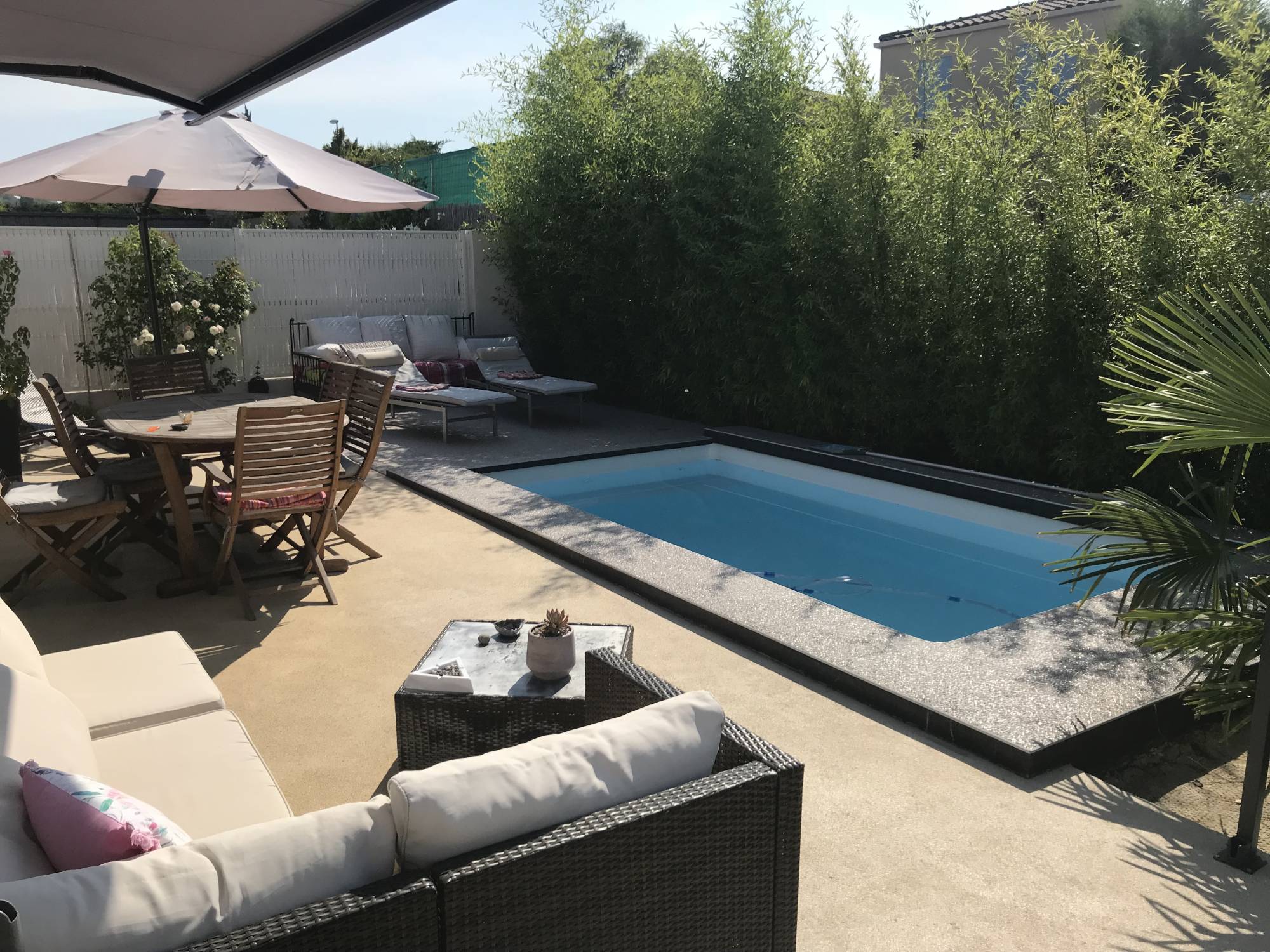 distributeur de gazon synthétique à Eguilles