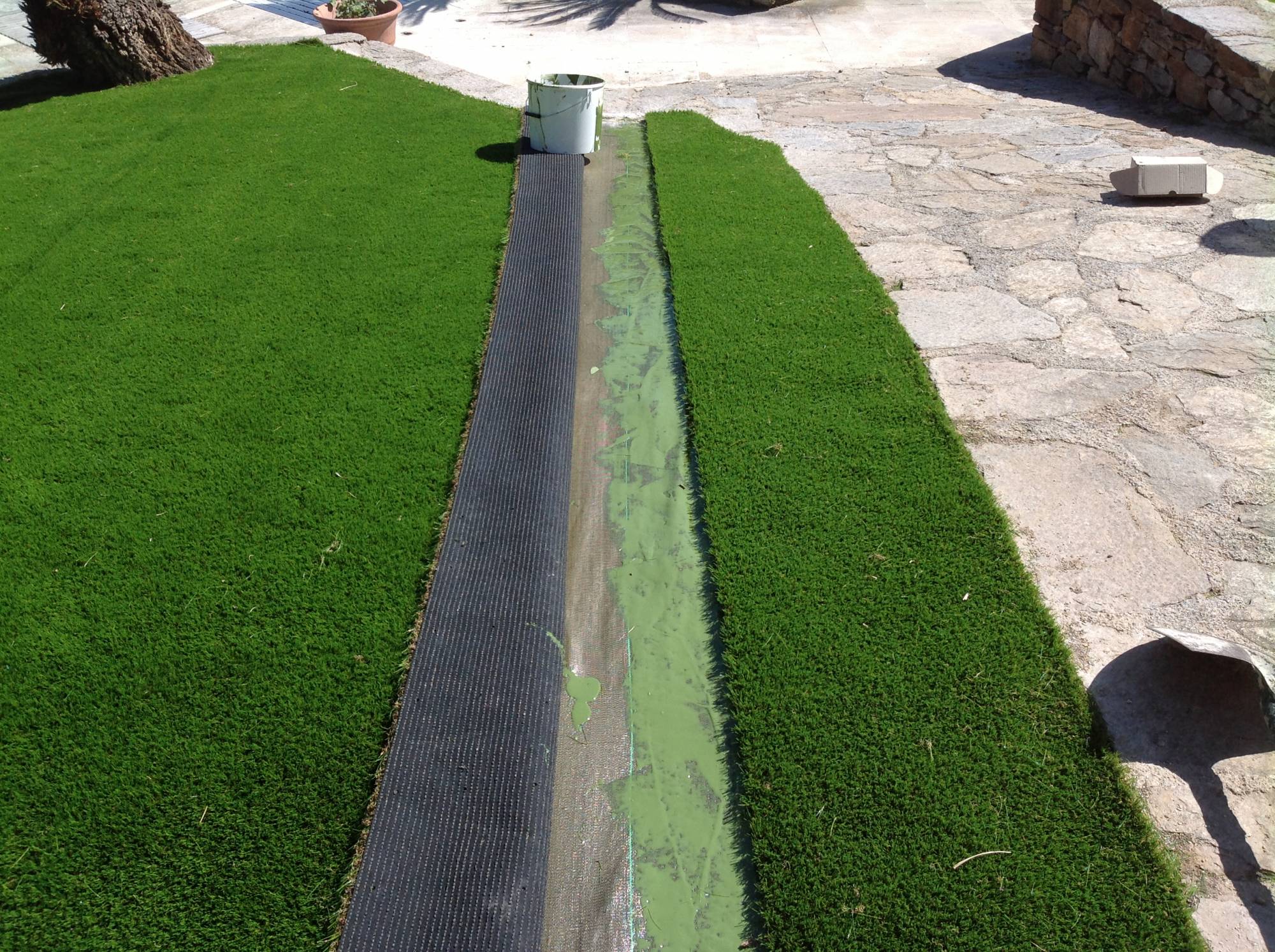 Distributeur de gazon synthétique à Eguilles