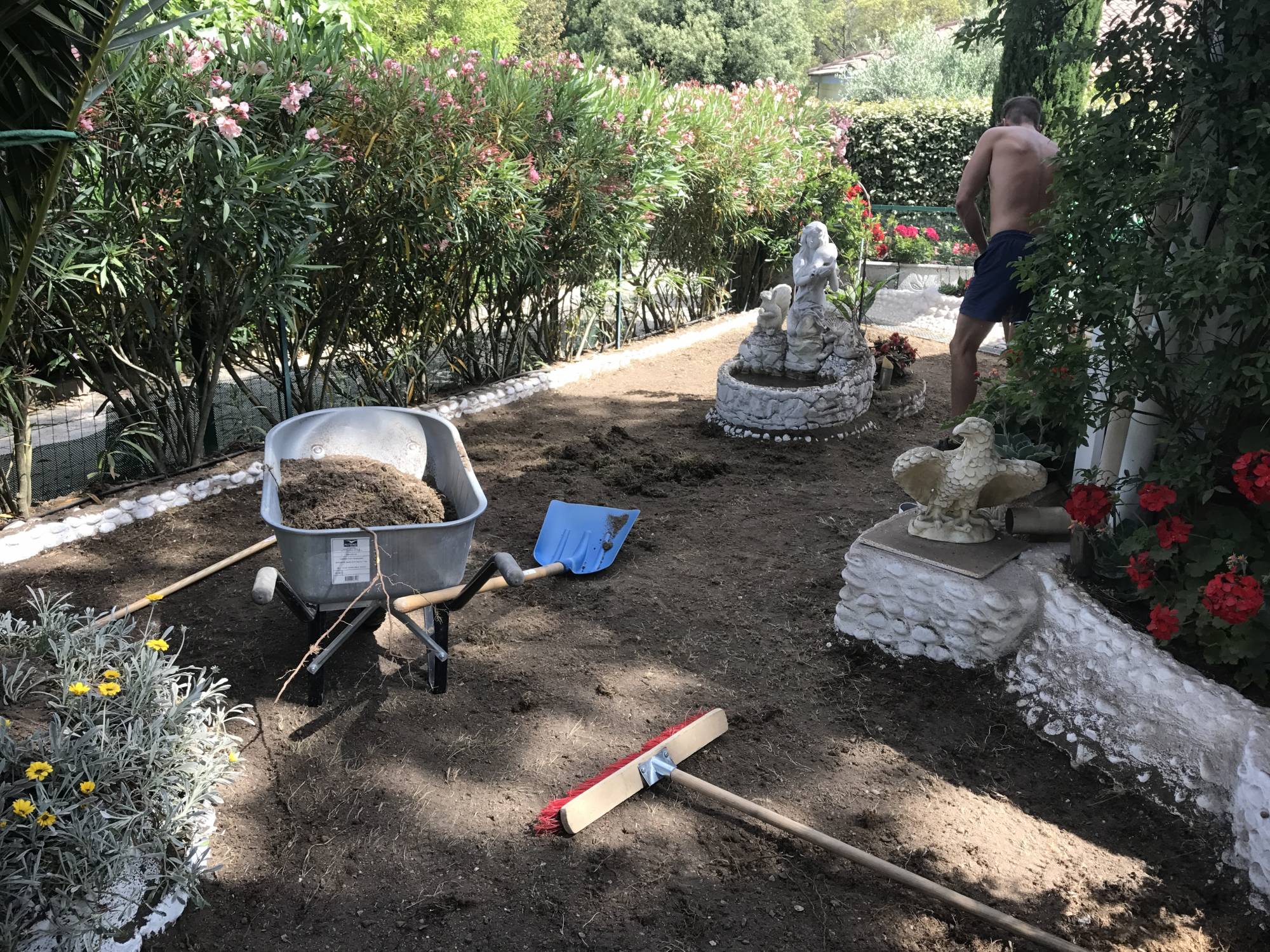 poseur de gazon synthétique à Eguilles