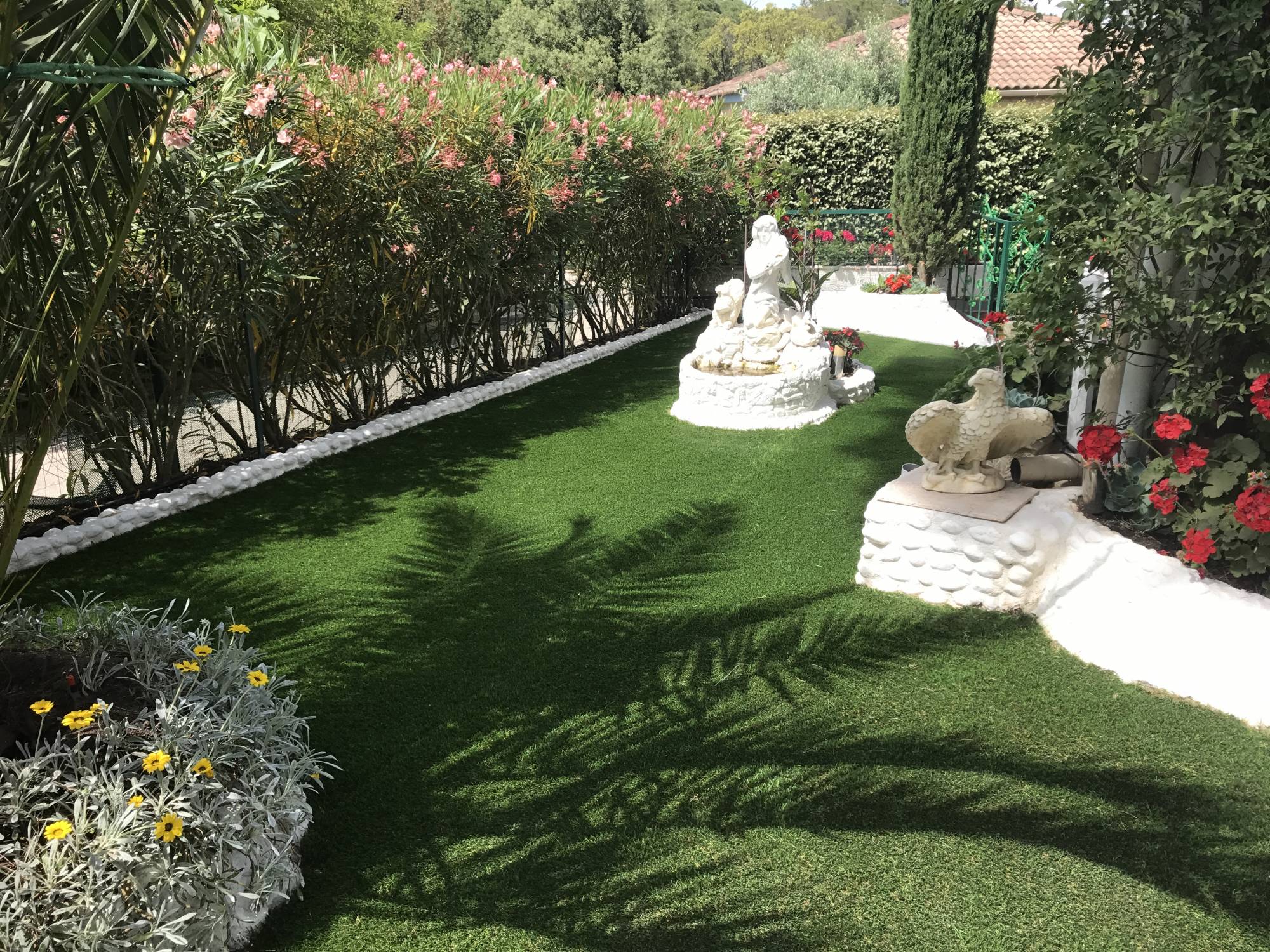 poseur de gazon artificiel à Eguilles