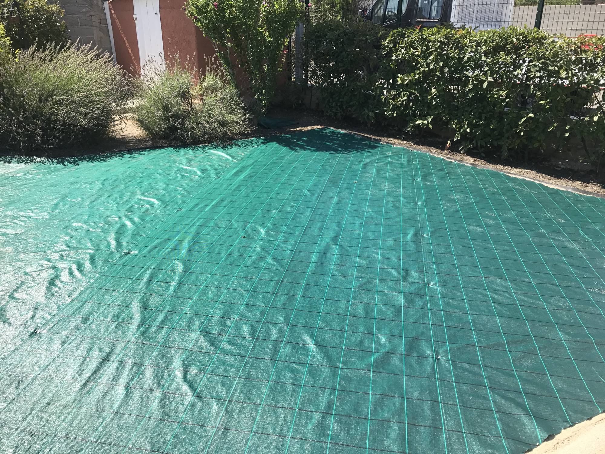 pose de gazon synthétique à Beaurecueil