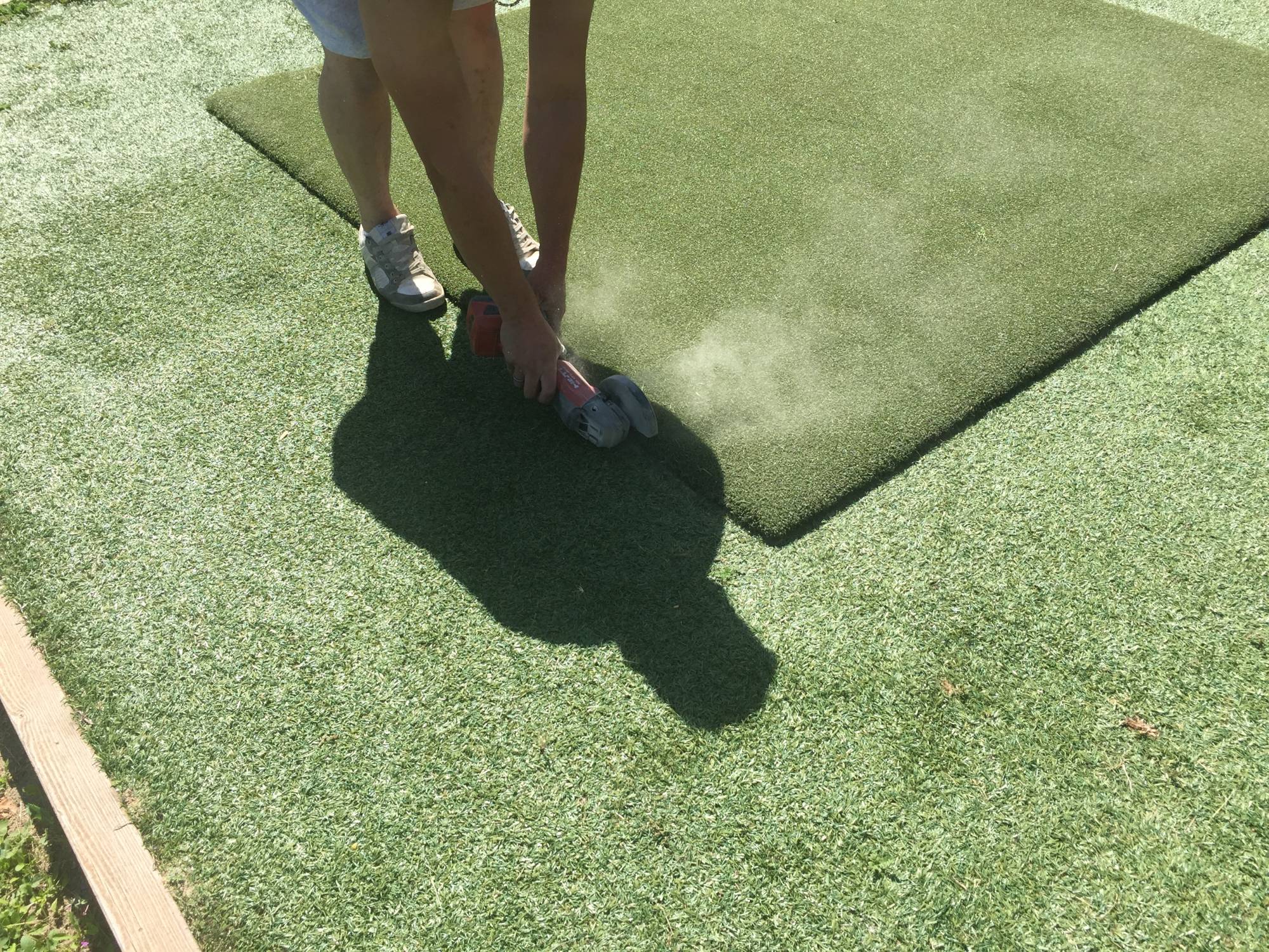 pose de départs synthétiques pour golf