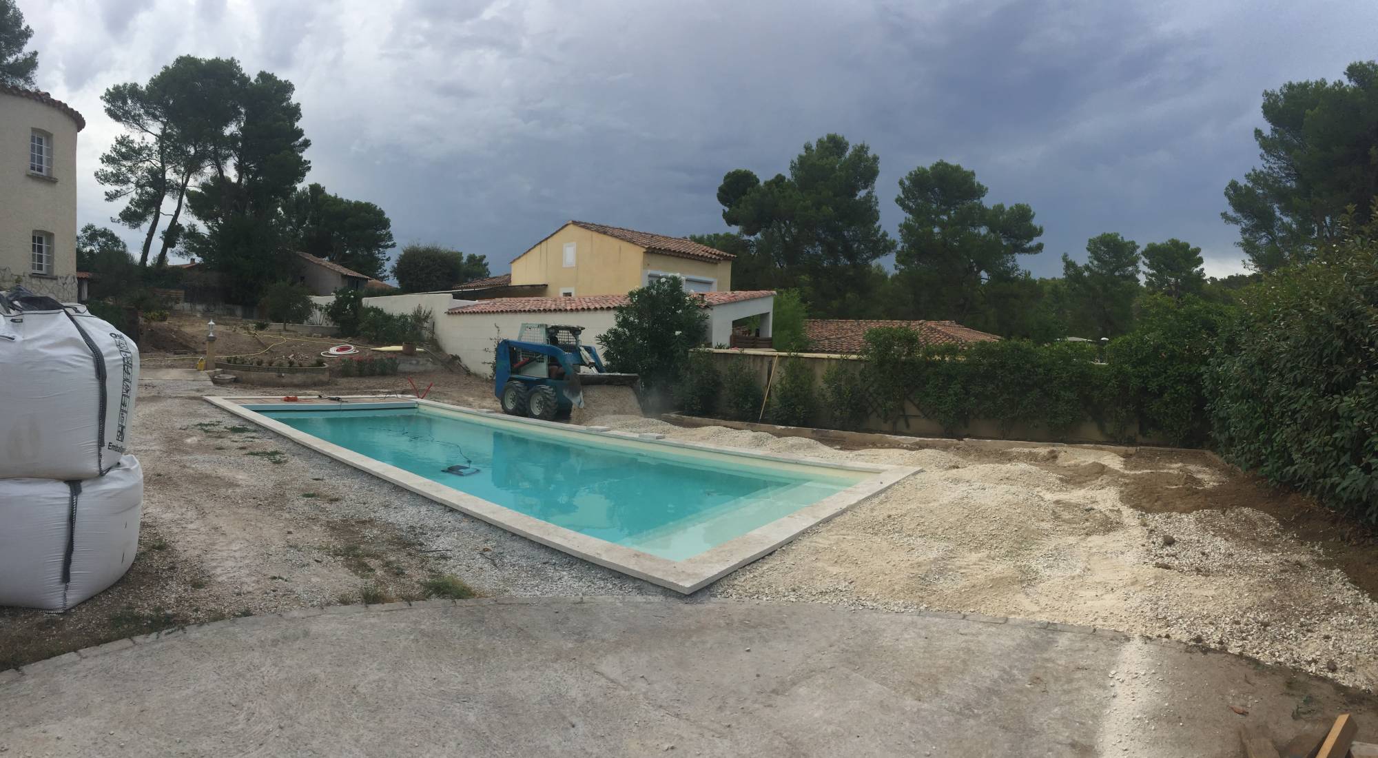 gazon artificiel pour tour de piscine à Aix en Provence