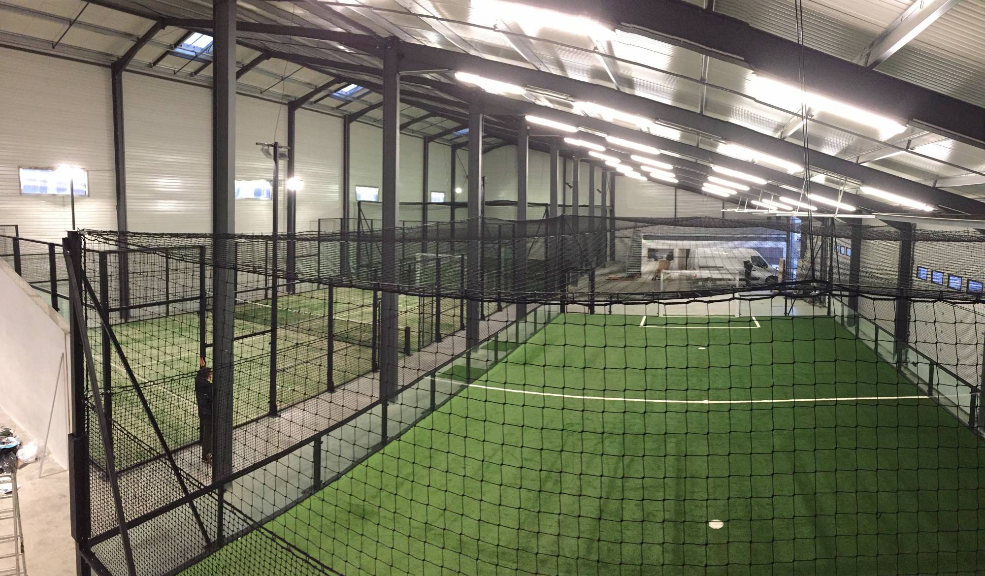 installation de terrain de foot en salle 5c5 et de padel à Cahors