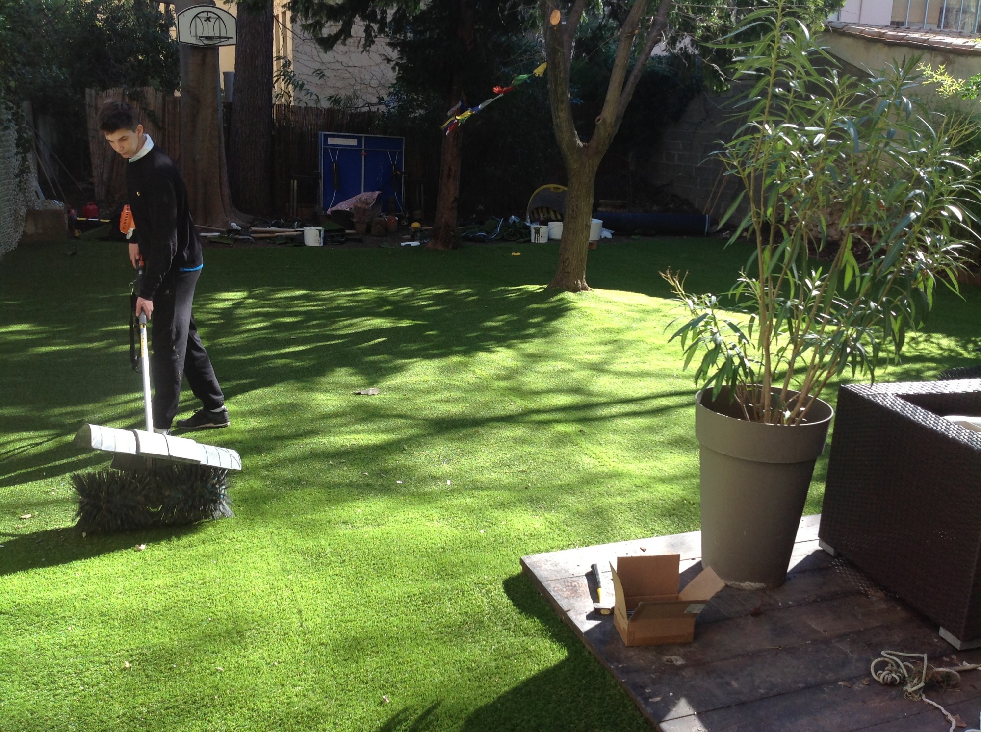 Brosse pour gazon synthétique