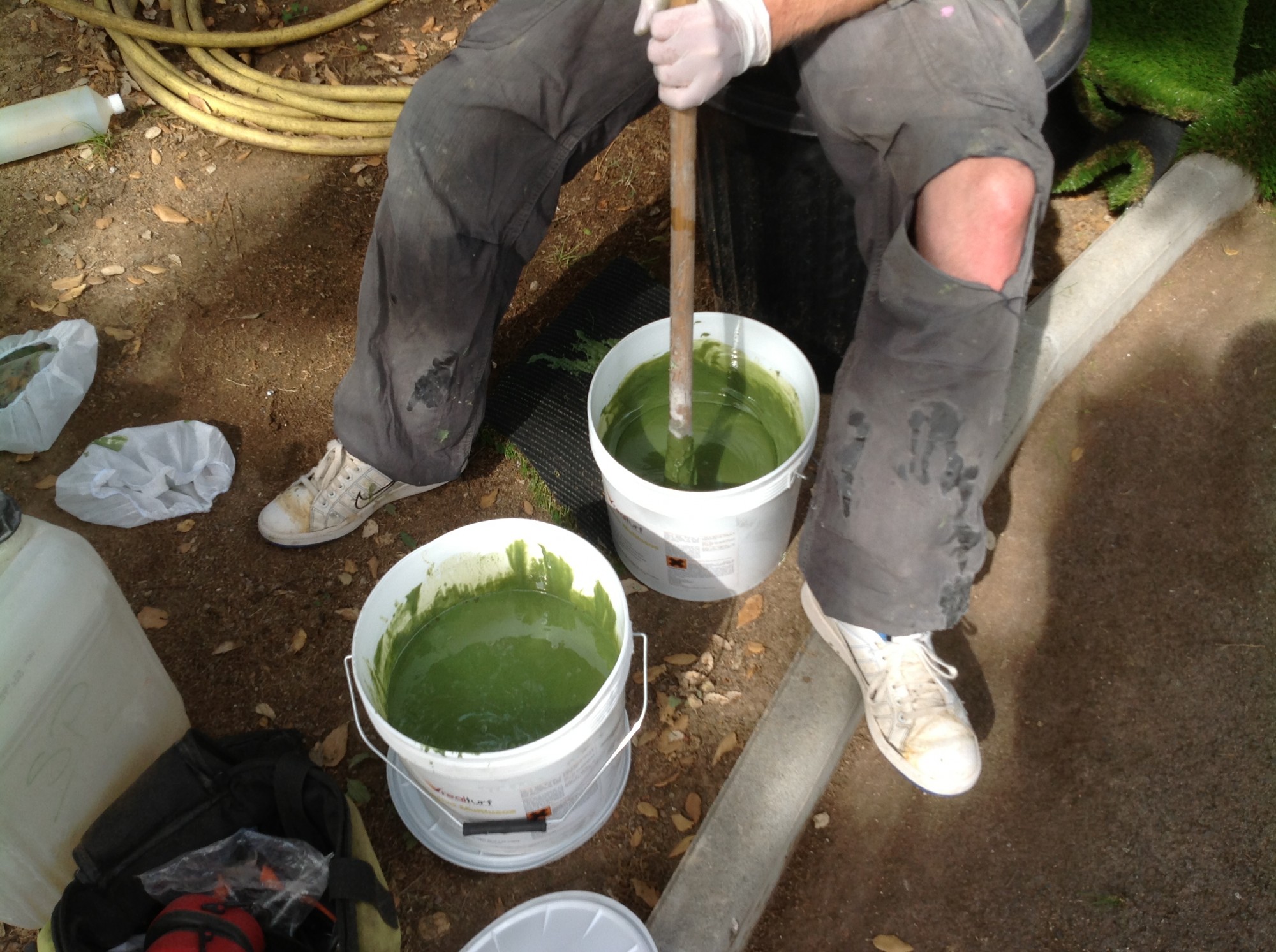 Colle pour gazon synthétique