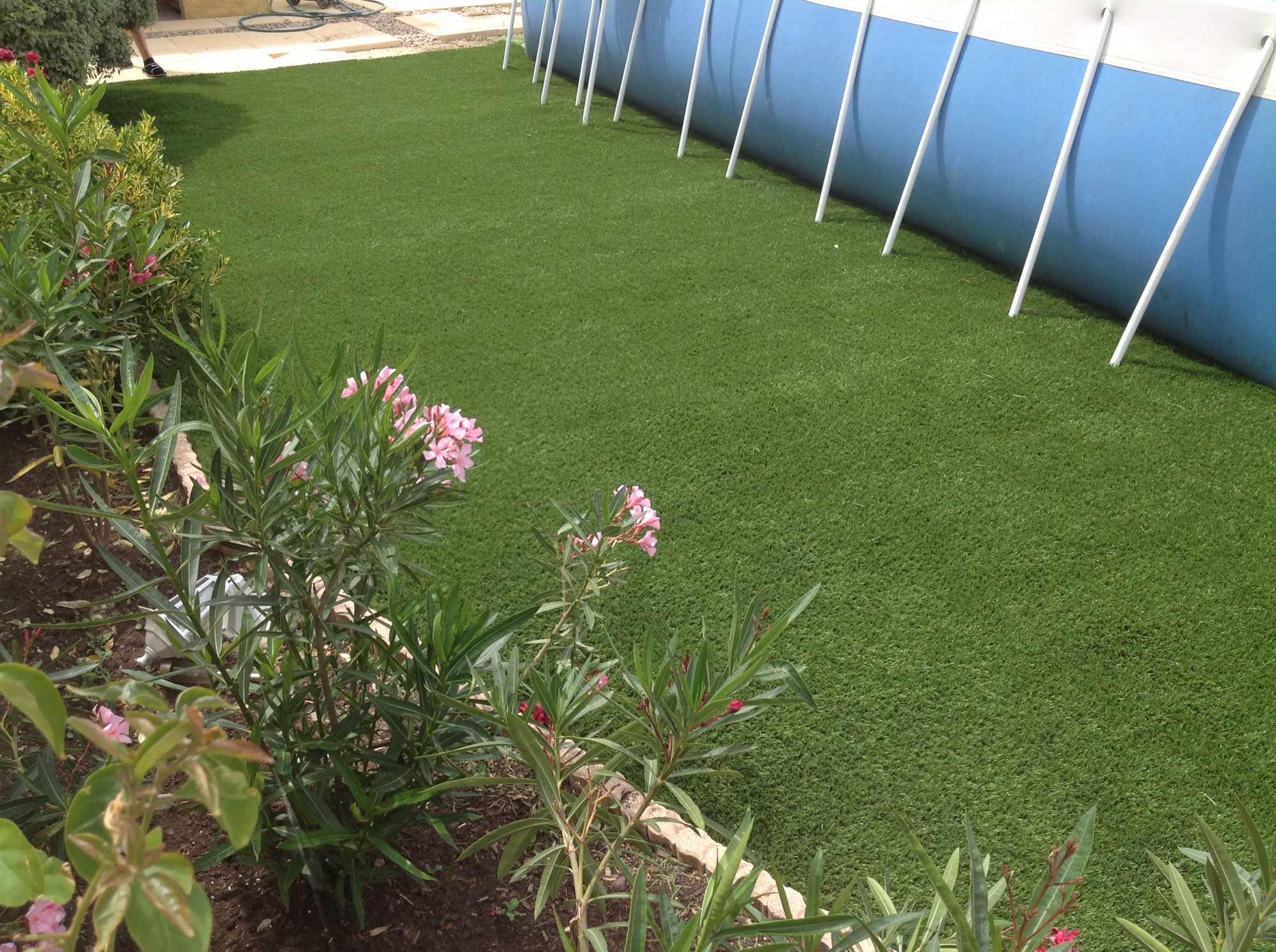 Poseur de pelouse artificielle à Cannes