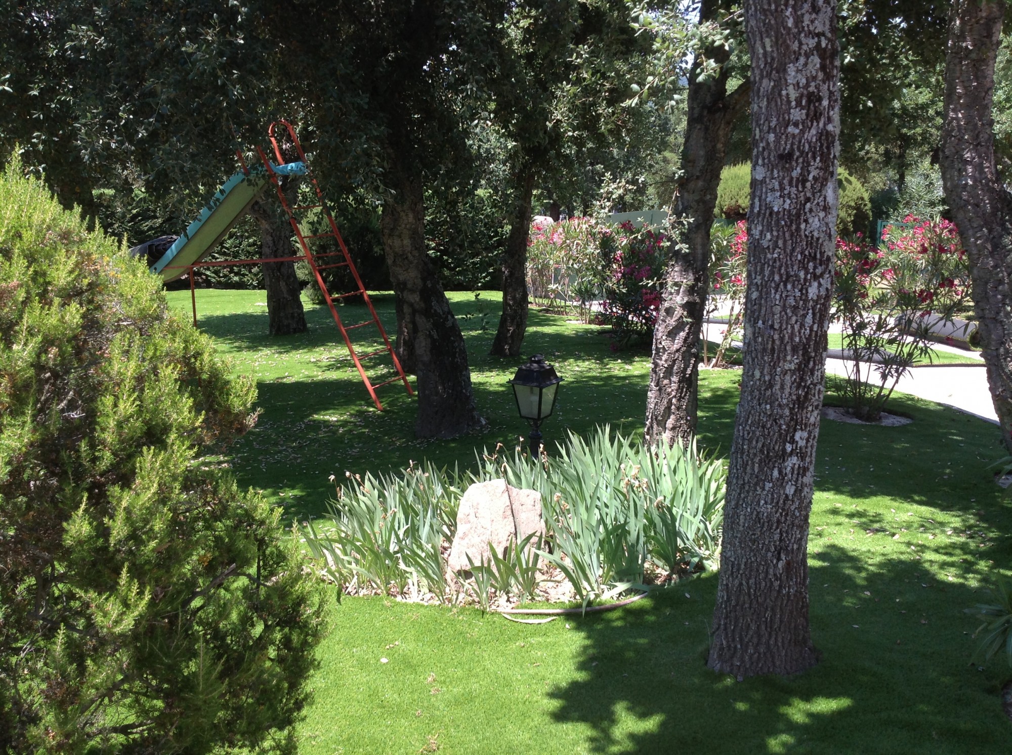 gazon synthétique dans le Var