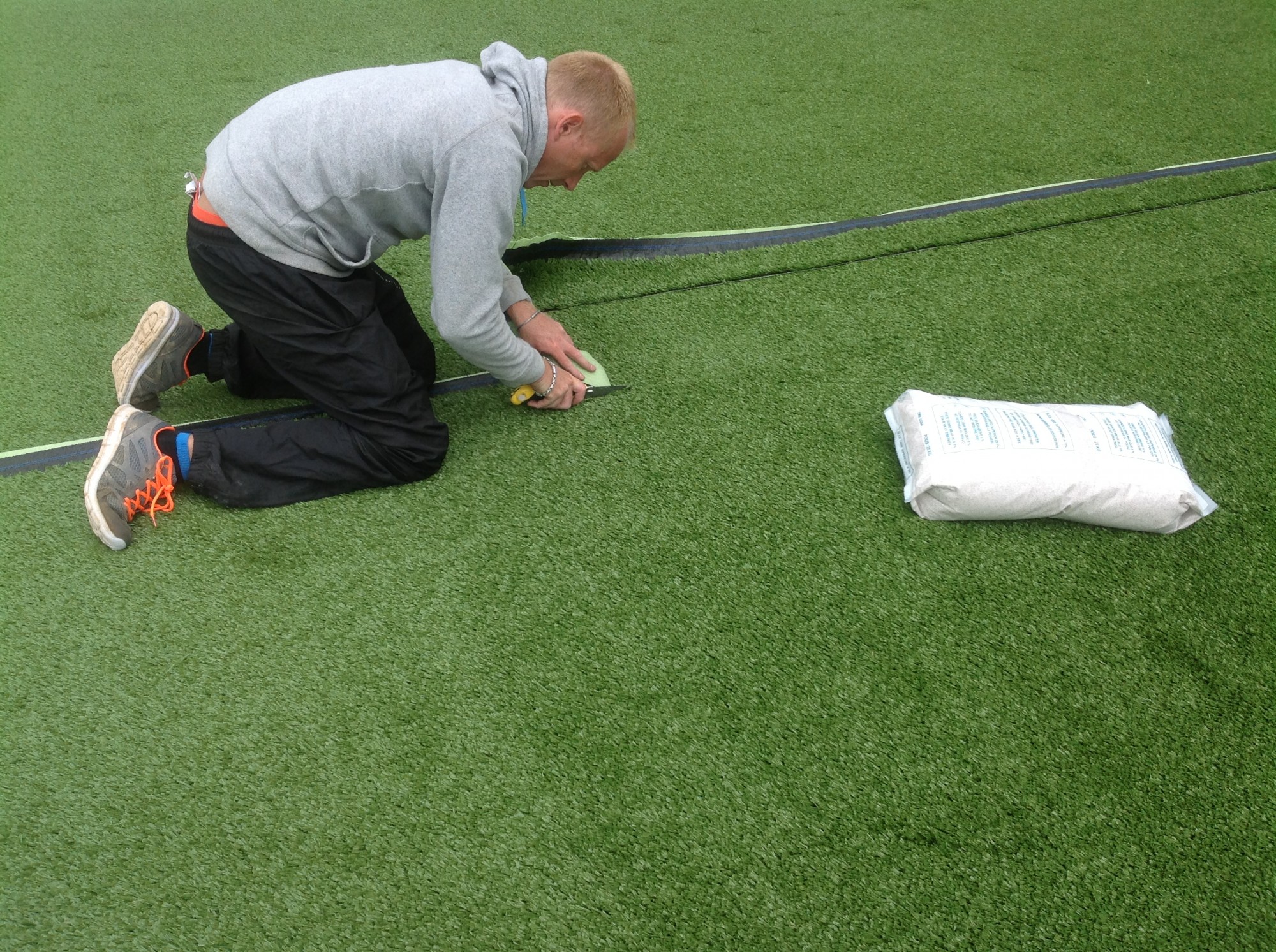 Pose d'un green artificiel à Figeac