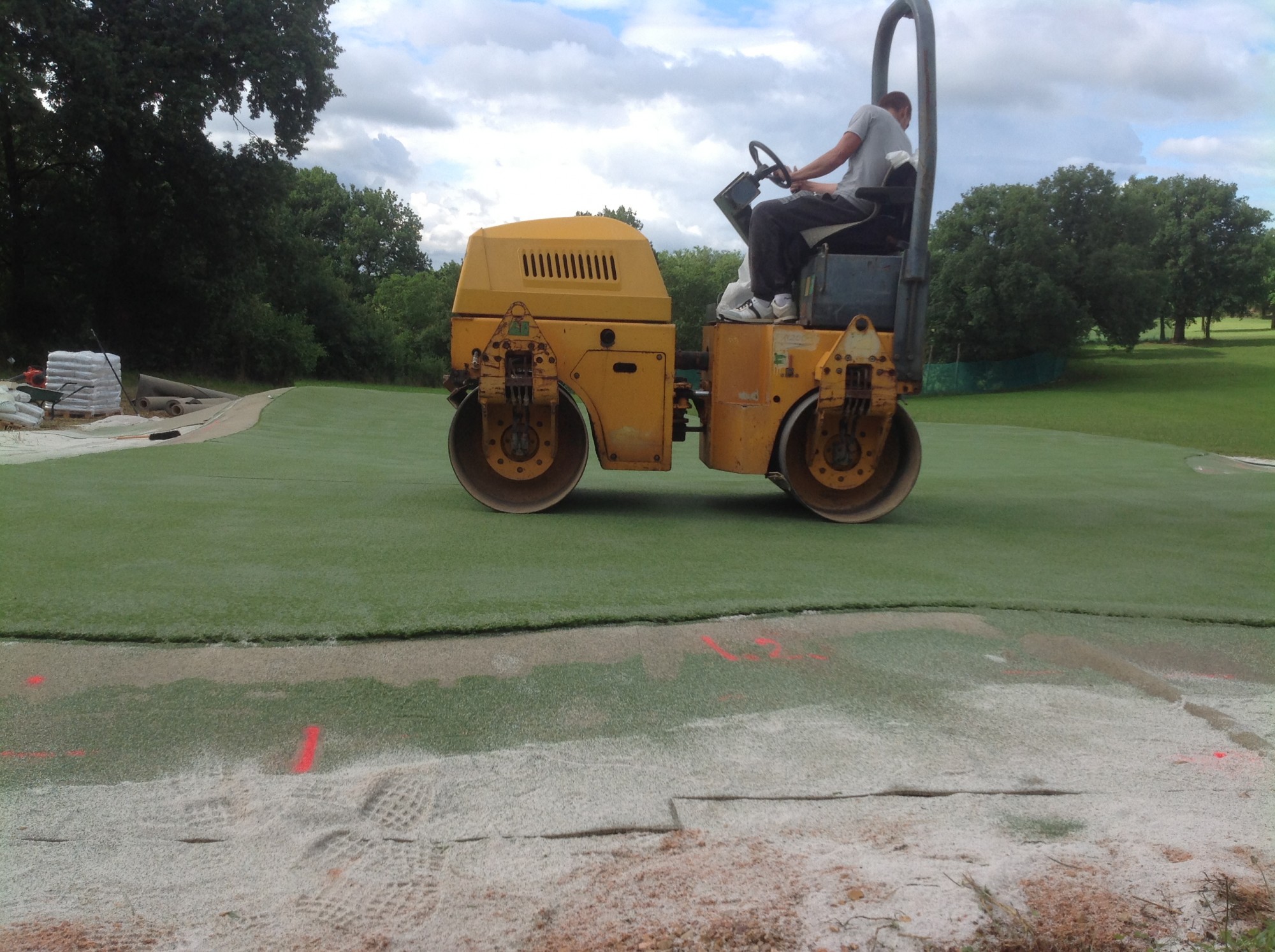 compactage du green synthétique à Figeac