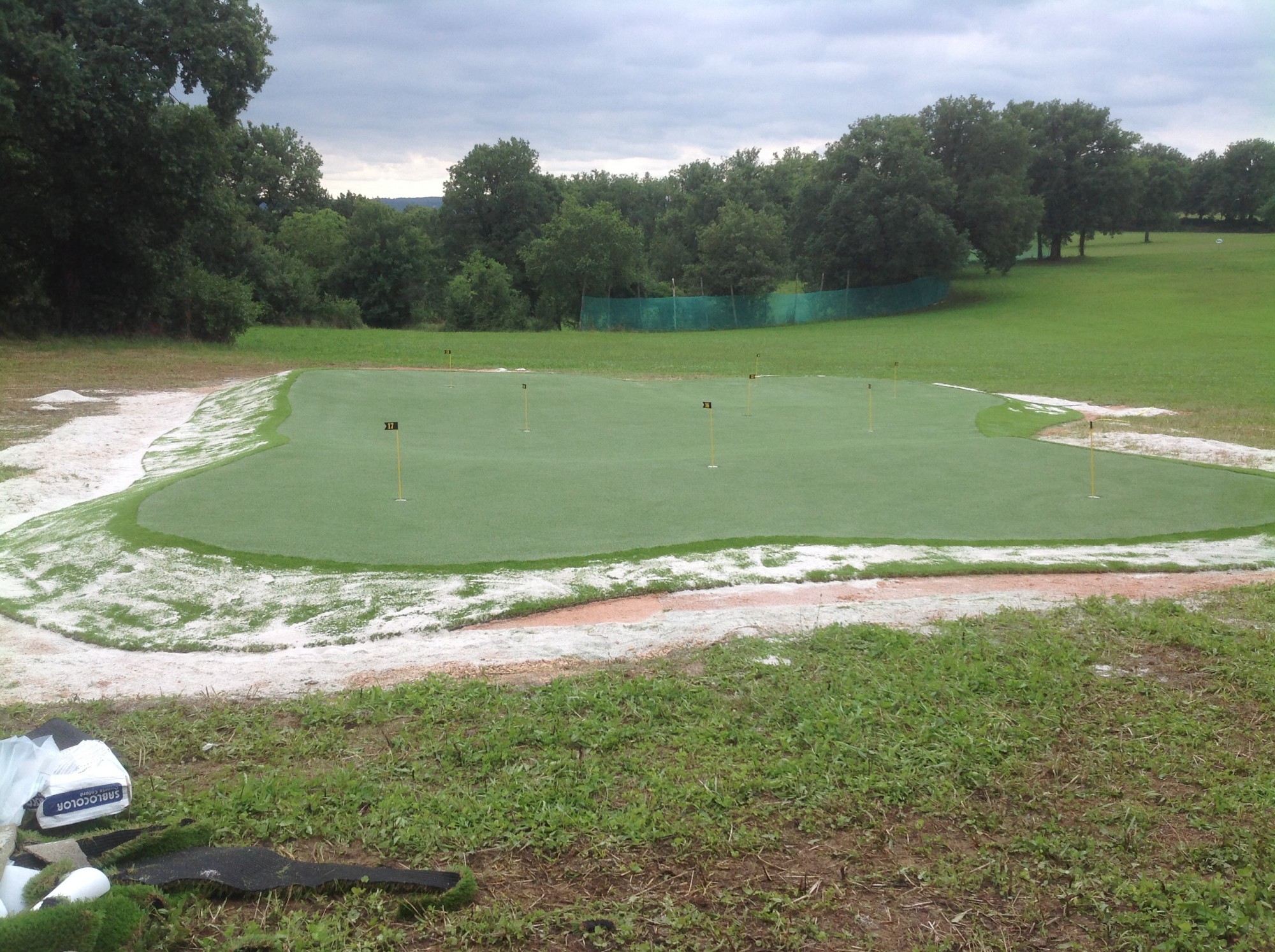 Univers gazons : installateur de green synthétique