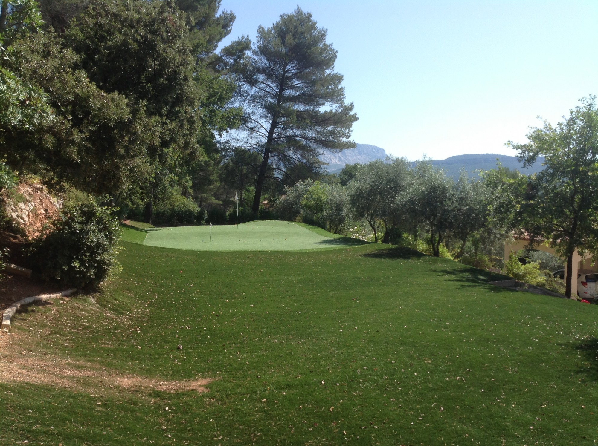 Univers gazons : gazons synthétiques pour départs et putting green