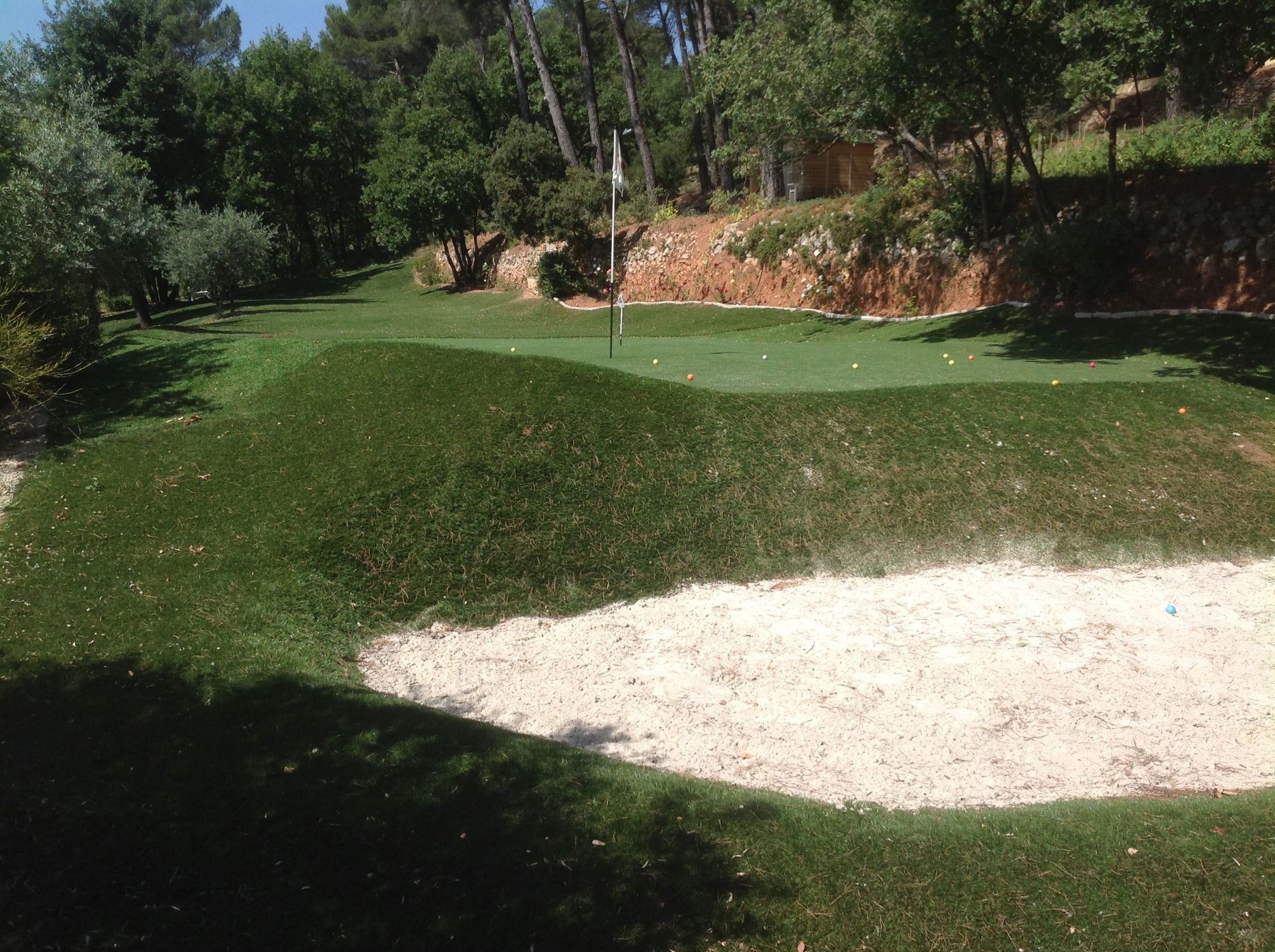 Installation d'un green artificiel à Aix en Provence