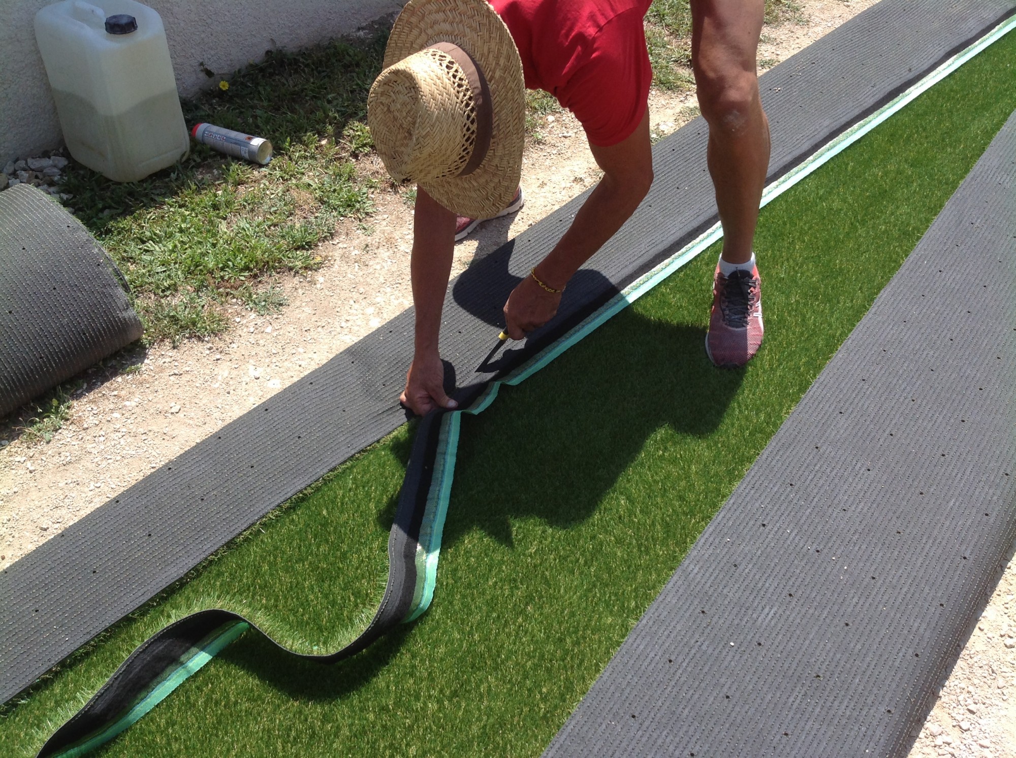 Pose d'une pelouse artificielle pour jardin à Nice