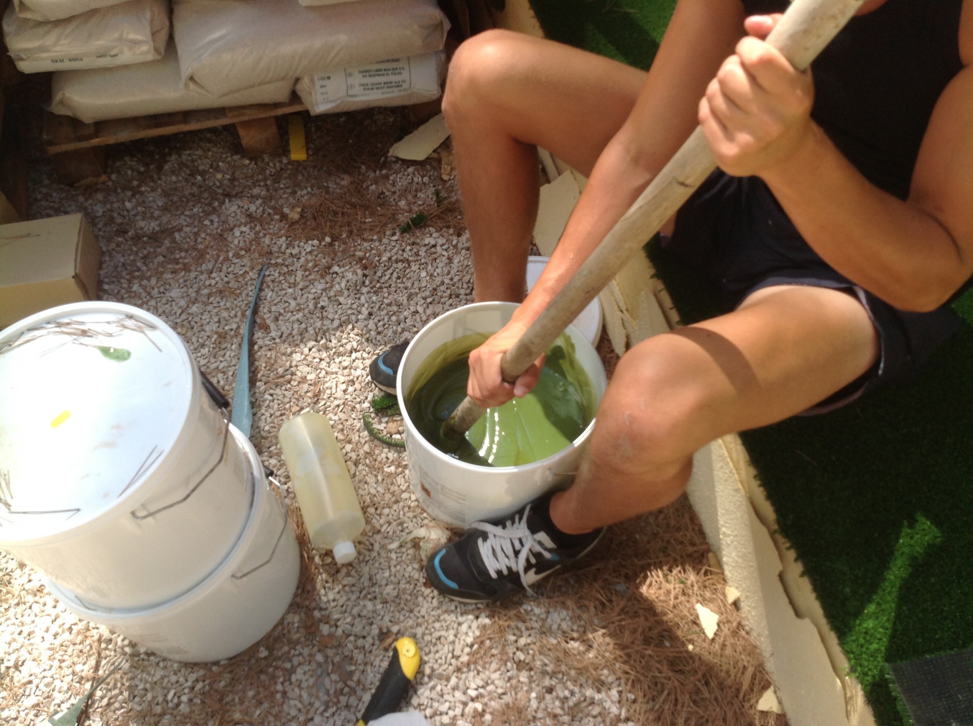 Univers gazons : constructeur de terrain de tennis en gazon synthétique