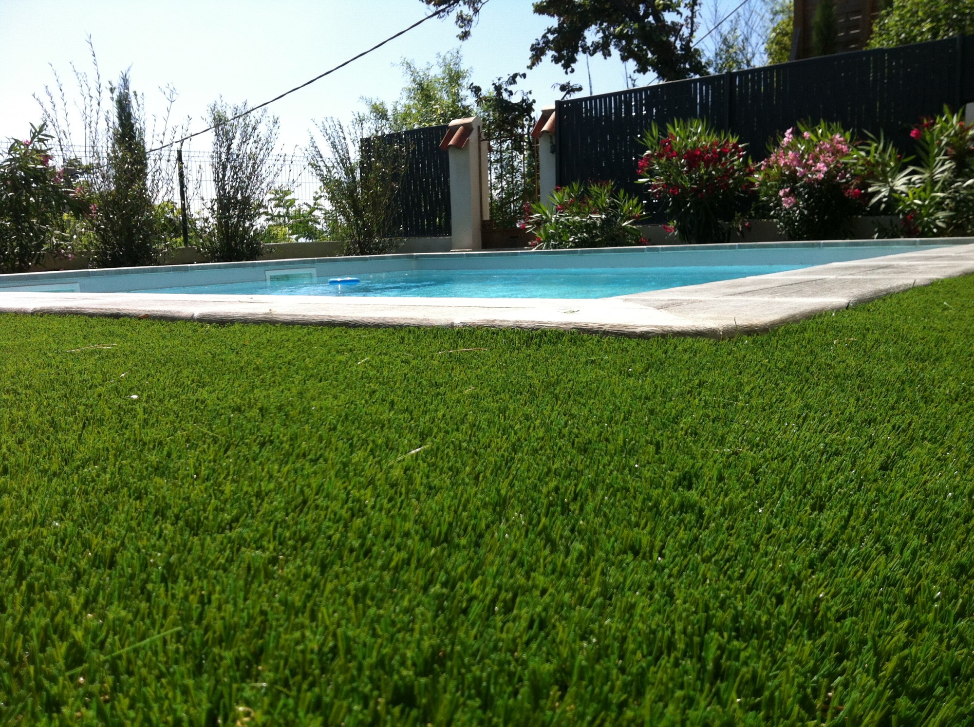 installation d'une pelouse synthétique à Aix en Provence