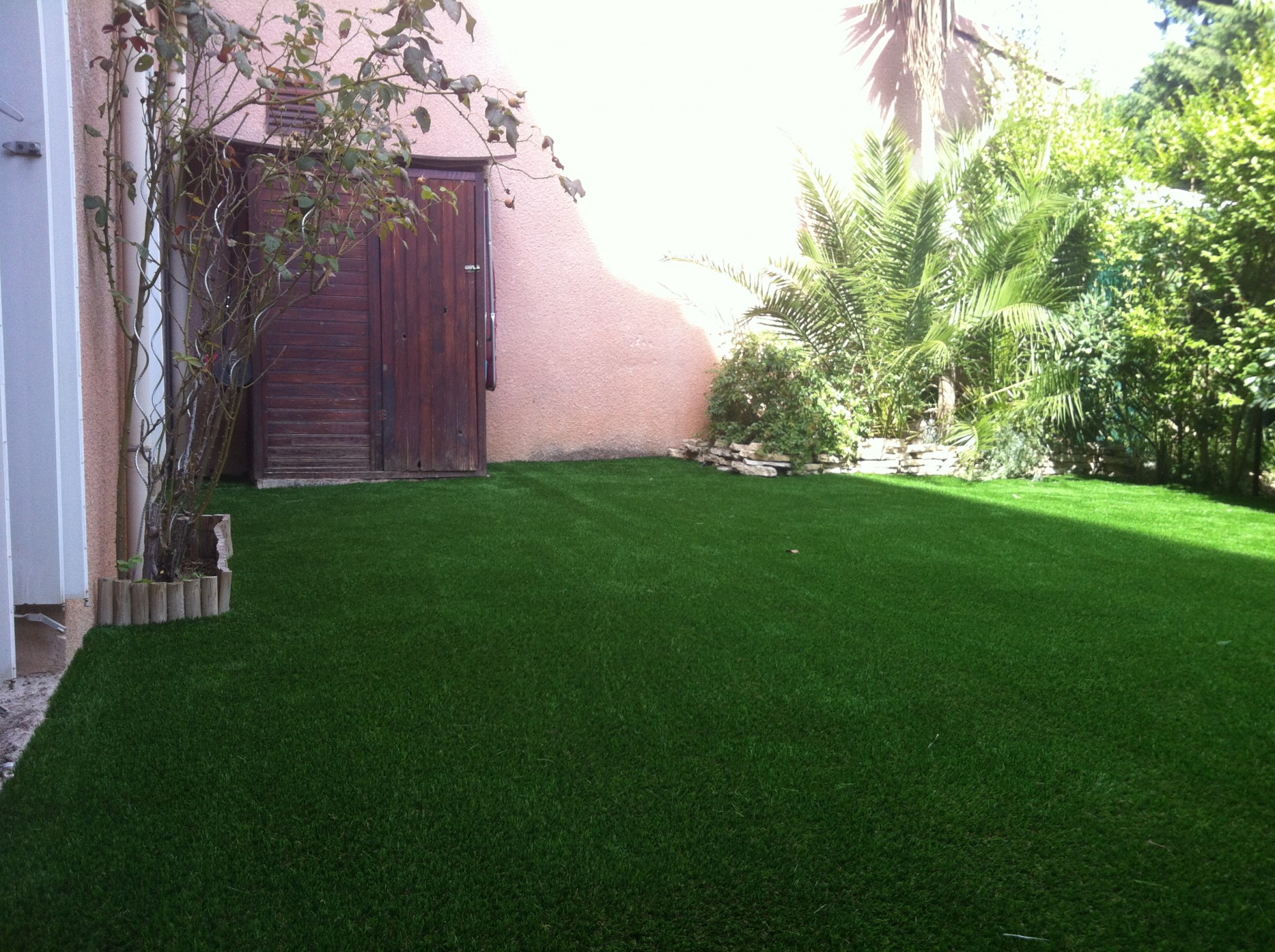 Installer du gazon synthétique à Aix en Provence dans le sud de la France