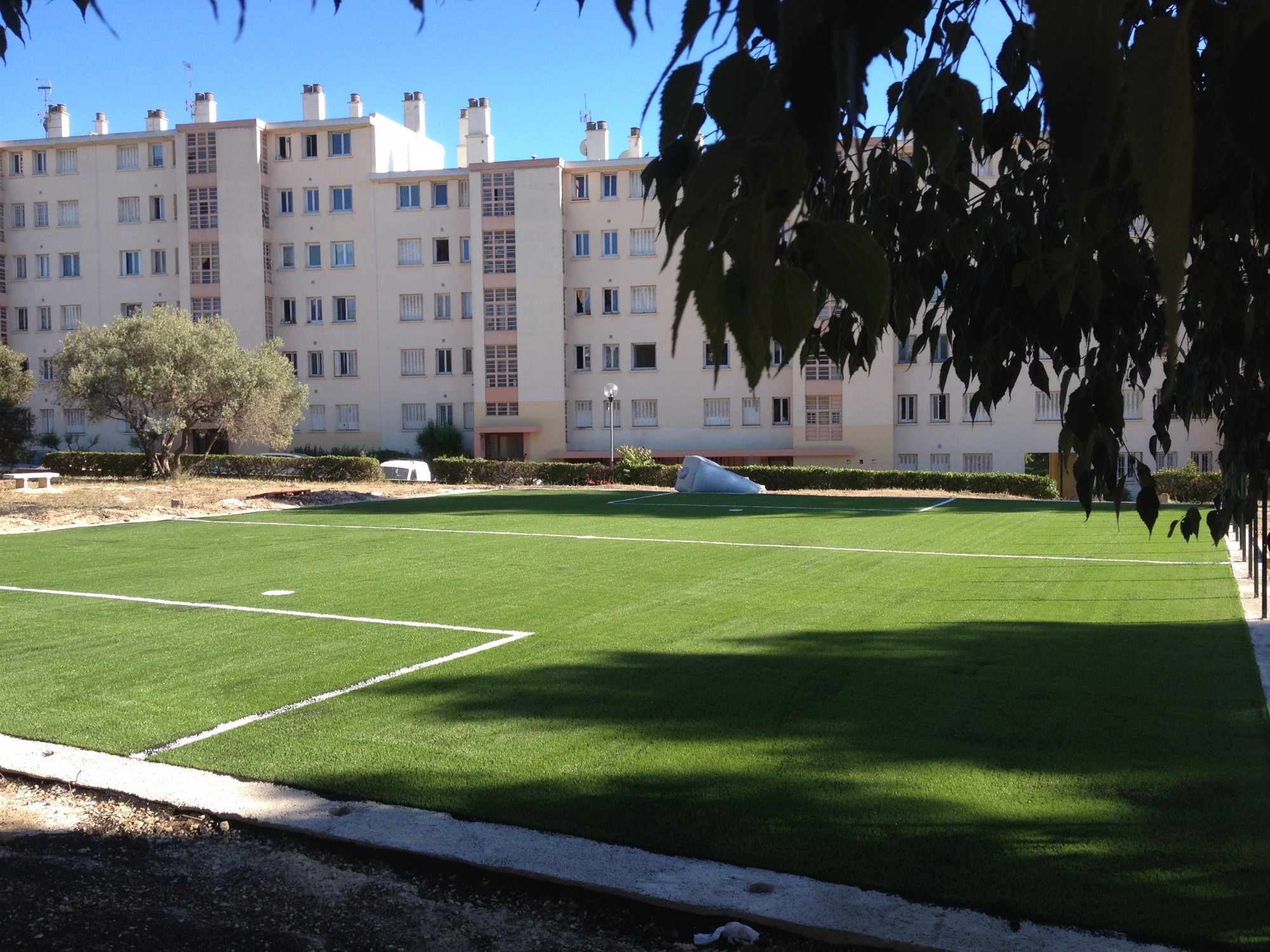 Réalisation d'un football 5 outdoor pour la cité de la Sauvagère à Marseille, Bouches du Rhône, 13