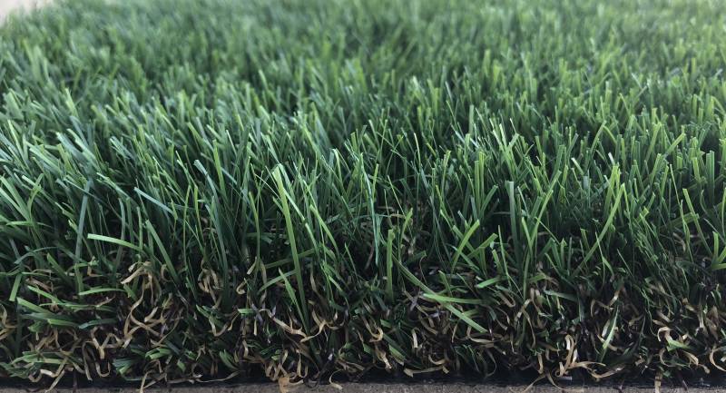 Gazon synthétique pour jardin et entourage de psicine SOFT 40MM