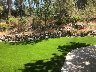 pose du Carlo 35 mm à Aix en Provence (13m) : pelouse pour jardin et entourage de piscine